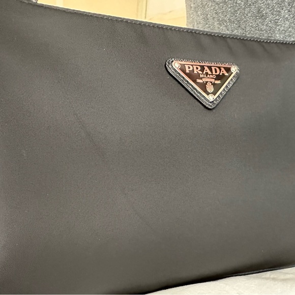 Prada Re-Nylon and Saffiano leather shoulder bag - Mens - Picture 2 of 4